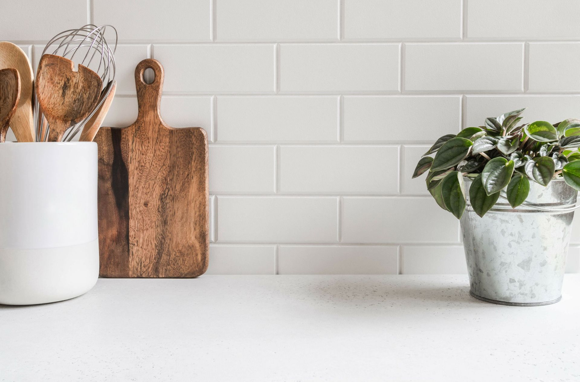 House caulking service in Glenview showing clean waterproof sealing between kitchen backsplash and countertop.